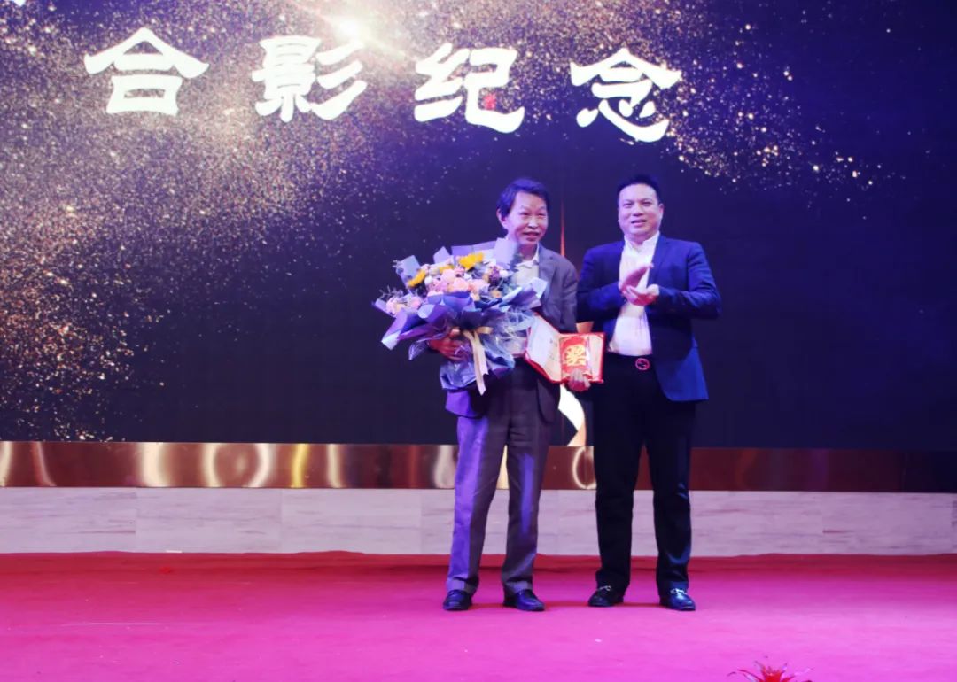 新思維 新高度 新作為2021年度表彰大會-突出貢獻獎